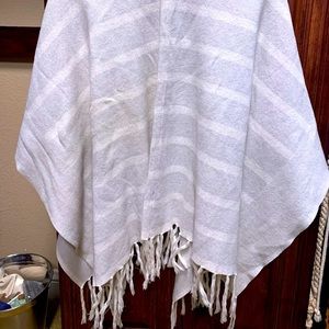 Cabi wrap, white with fringe one size